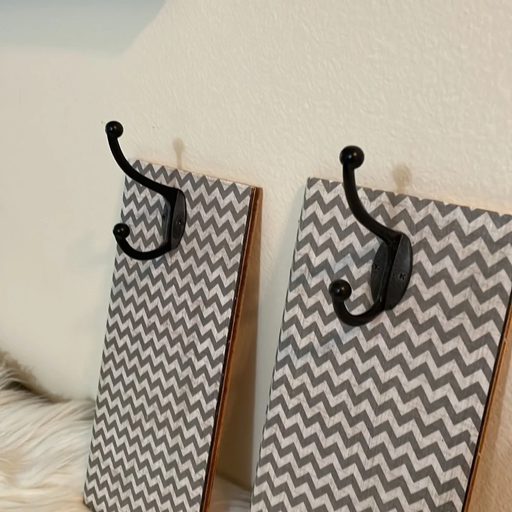 Wall Decor with Hooks 🪝 Chevron‎ style